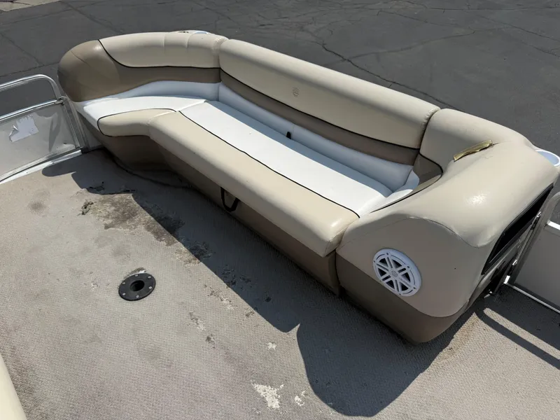 Slide: The Image of Sun Tracker PARTY BARGE 25 boat interior with beige seating, 2000 model. - 6