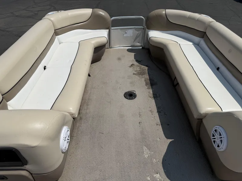 Slide: The Image of 2000 Sun Tracker PARTY BARGE 25 interior with beige and white seating. - 8