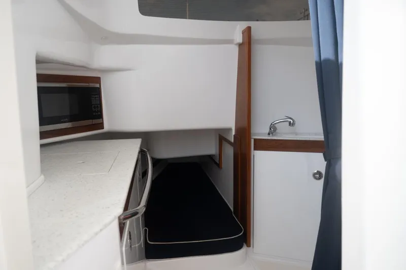 Slide: The Image of Hunt Yachts 32 Center Console 2019 - 52