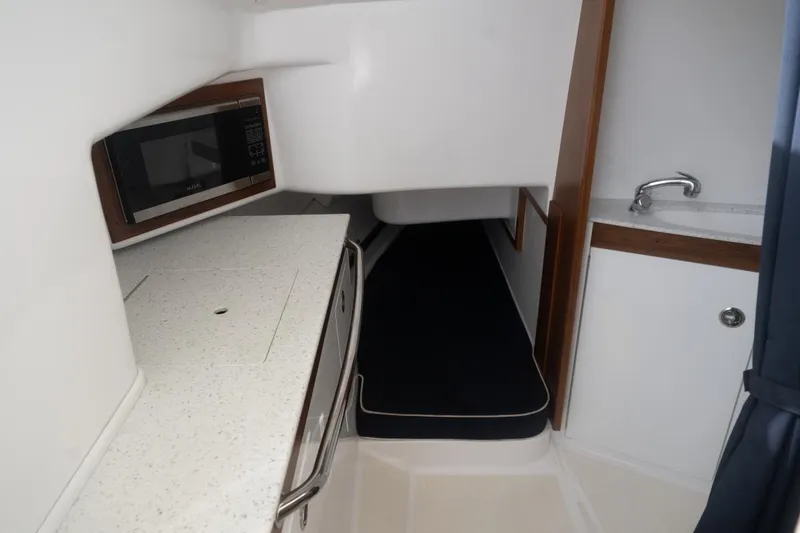 Slide: The Image of Hunt Yachts 32 Center Console 2019 - 53