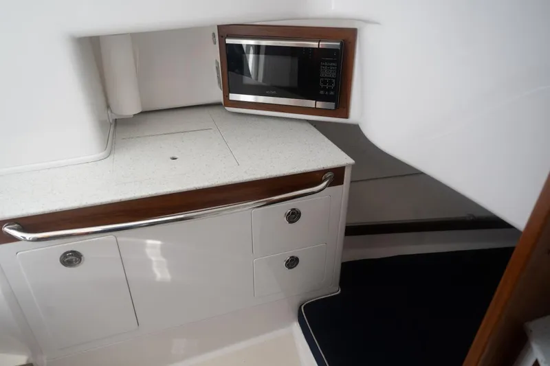 Slide: The Image of Hunt Yachts 32 Center Console 2019 - 57