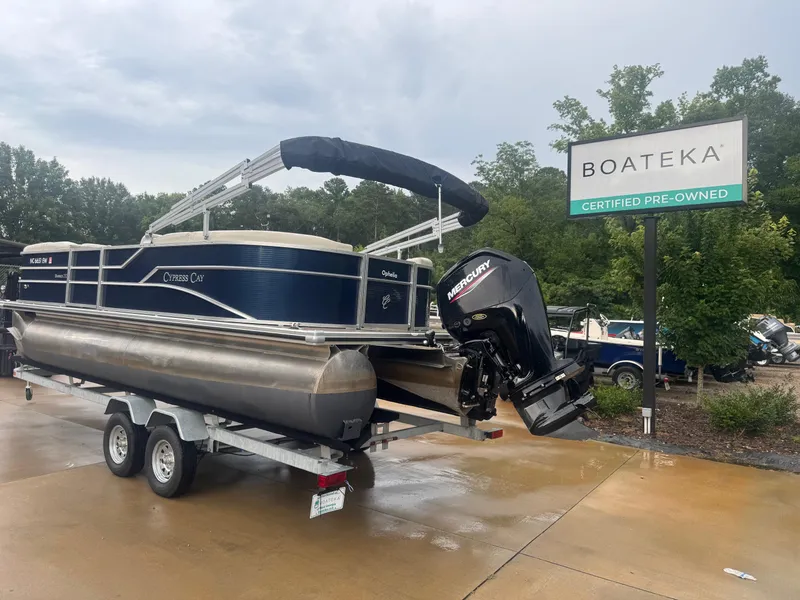 Slide: The Image of 2022 Cypress Cay Seabreeze 232 pontoon boat on trailer at Boateka dealership. - 2