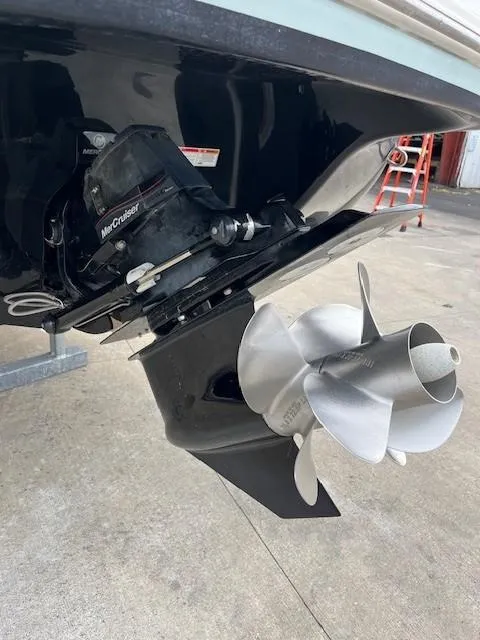 Slide: The Image of 2018 Stingray 235 LR boat with MerCruiser outdrive and stainless steel propeller. - 4
