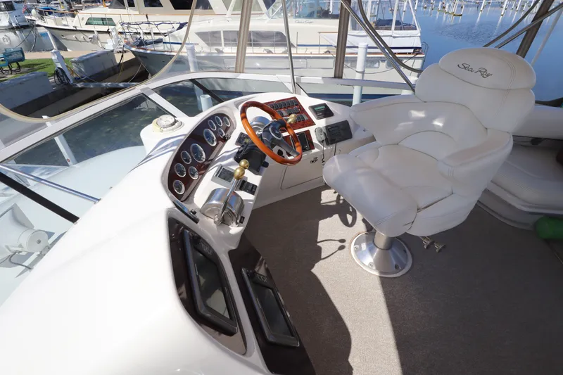 Slide: The Image of Sea Ray 400 Sedan Bridge 2001 - 11