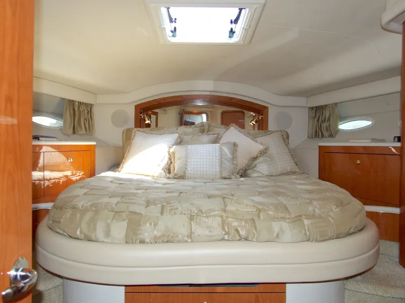 Slide: The Image of Sea Ray 400 Sedan Bridge 2001 - 4