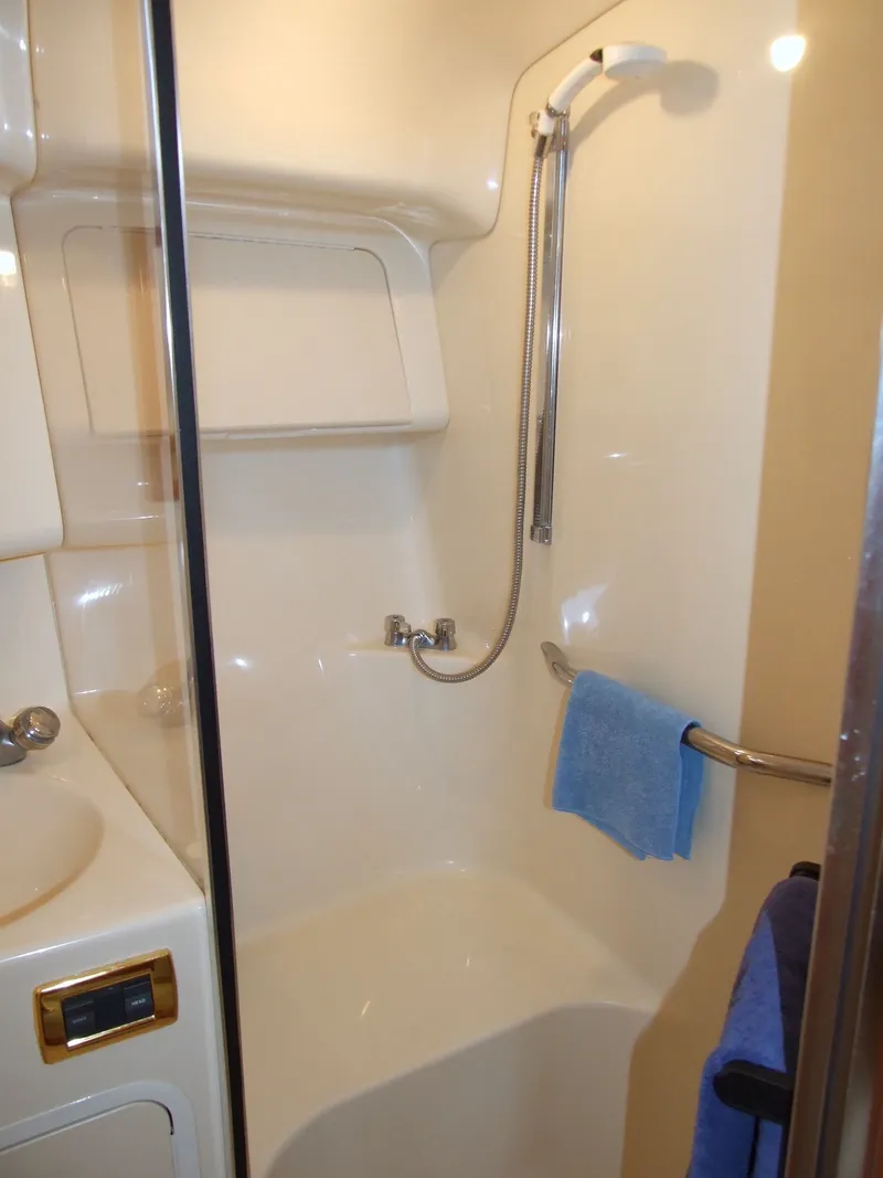 Slide: The Image of Sea Ray 400 Sedan Bridge 2001 - 48