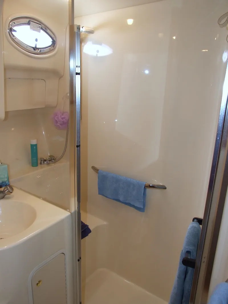 Slide: The Image of Sea Ray 400 Sedan Bridge 2001 - 50