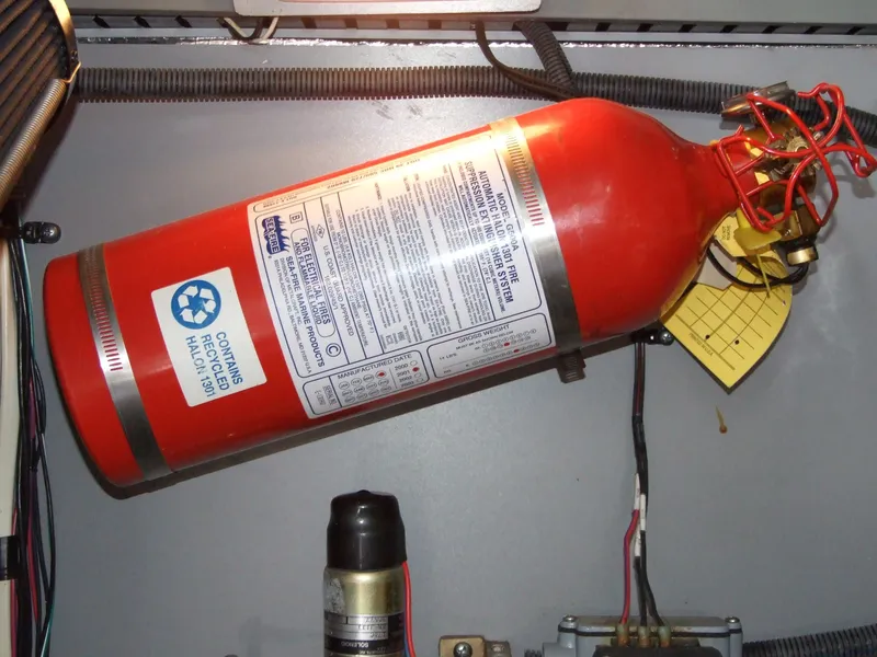 Slide: The Image of Sea Ray 400 Sedan Bridge 2001 - 68