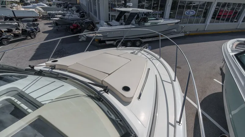 Slide: The Image of Boston Whaler 325 Conquest 2026 - 10