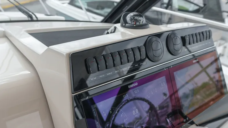 Slide: The Image of Boston Whaler 325 Conquest 2026 - 29
