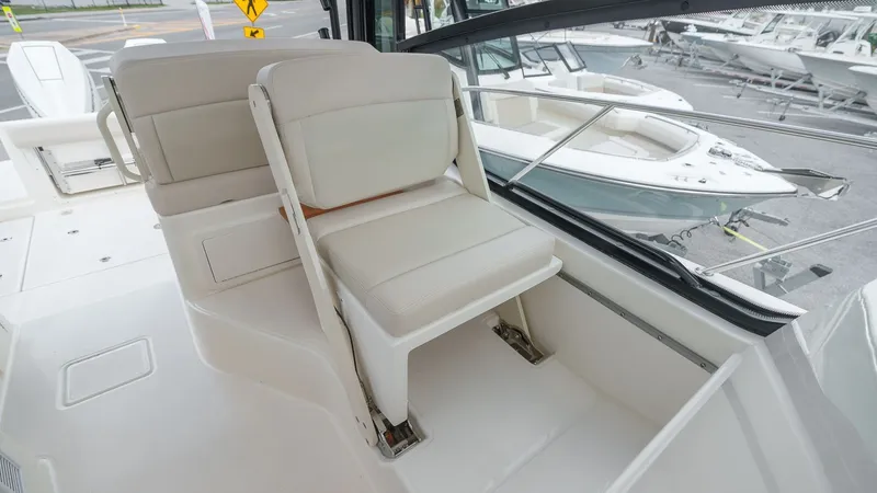 Slide: The Image of Boston Whaler 325 Conquest 2026 - 44