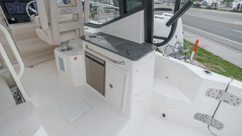Slide: The Image of Boston Whaler 325 Conquest 2026 - 48