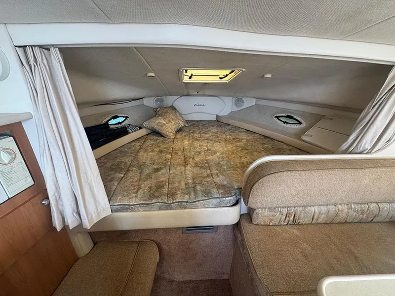 Slide: The Image of Interior cabin of 2001 Bayliner 2855 Ciera boat with cozy sleeping area. - 9