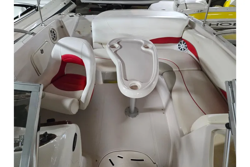Slide: The Image of 2006 Tahoe 204 WT boat interior with red and white seating and a central table. - 32