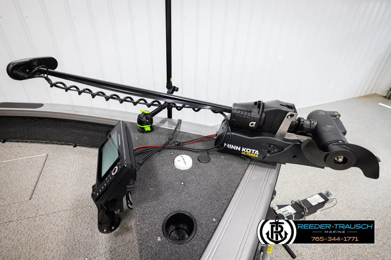 Slide: The Image of 2022 Crestliner 1850 FISHHAWK boat with Minn Kota Ulterra trolling motor and fishfinder. - 40