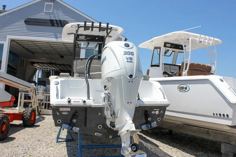 Slide: The Image of 2026 Sea Hunt Ultra 245 SE boat with Yamaha 300 V6 engine at a marina. - 8