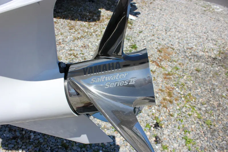 Slide: The Image of Yamaha Saltwater Series II propeller on 2026 Sea Hunt Ultra 245 SE boat. - 9