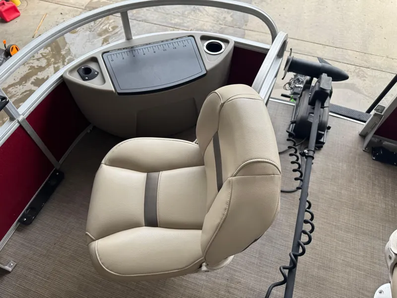 Slide: The Image of 2021 Sun Tracker Fishin' Barge 20 DLX boat interior with beige seat and control panel. - 9