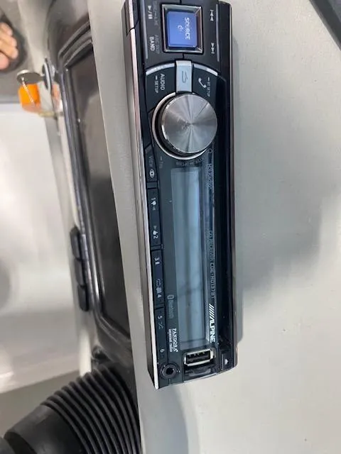 Slide: The Image of Alpine marine stereo system in a 2000 Four Winns 200 Horizon boat. - 10