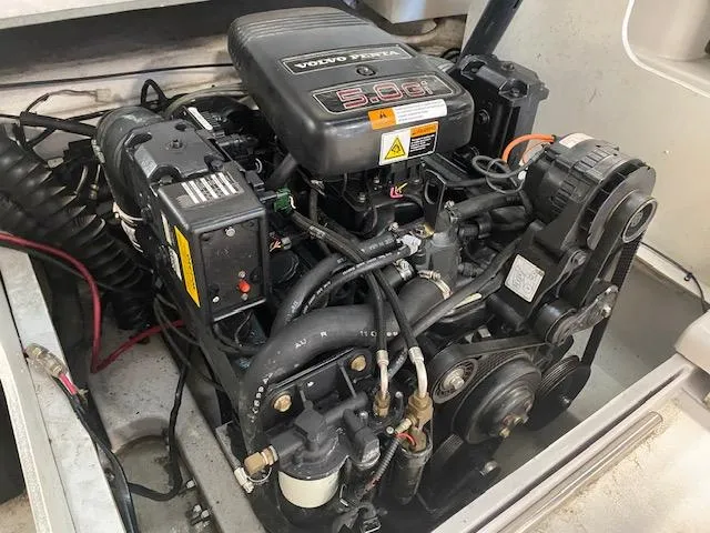 Slide: The Image of Volvo Penta 5.0 GL engine in a 2000 Four Winns 200 Horizon boat. - 14