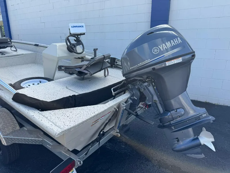 Slide: The Image of 2016 Xpress HD16DB boat with Yamaha outboard motor and Lowrance equipment. - 4