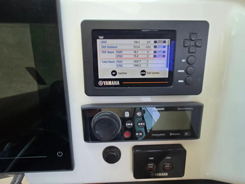Slide: The Image of Yamaha control panel on 2019 Parker 2520 DV boat dashboard. - 37