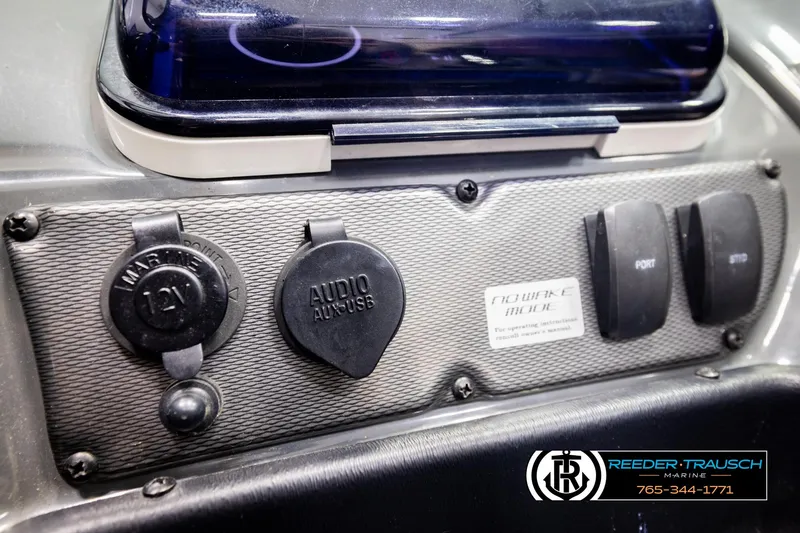 Slide: The Image of Dashboard of 2013 Yamaha Boats 210 SX with audio and power outlets. - 34