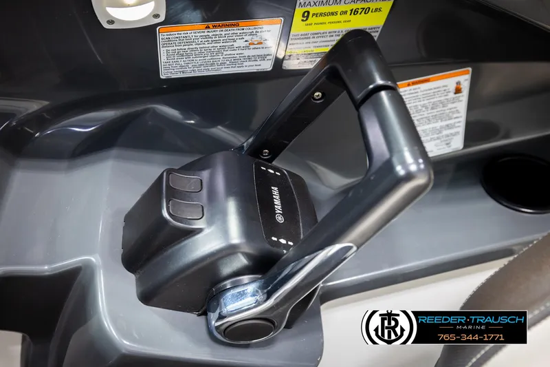 Slide: The Image of Yamaha Boats 210 SX 2013 throttle control with warning labels and Reeder-Trausch Marine logo. - 36