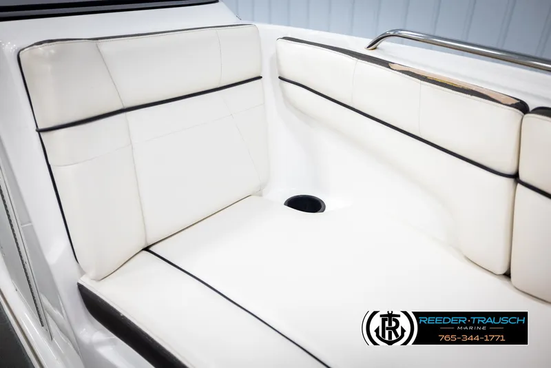 Slide: The Image of White leather seating on a 2013 Yamaha Boats 210 SX, featuring sleek black trim. - 38