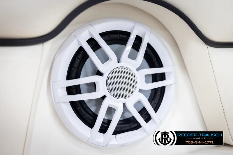 Slide: The Image of White speaker on 2013 Yamaha Boats 210 SX interior, featuring Reeder-Trausch Marine branding. - 39