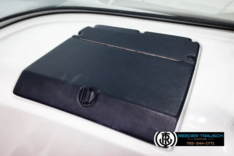 Slide: The Image of 2013 Yamaha Boats 210 SX dashboard detail with Reeder-Trausch Marine branding. - 41