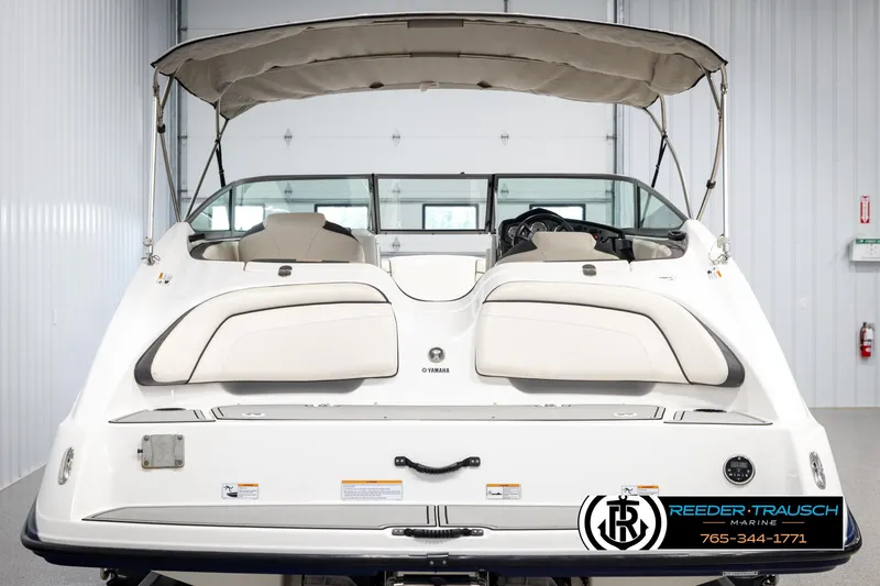 Slide: The Image of 2013 Yamaha Boats 210 SX with canopy in indoor showroom. - 7