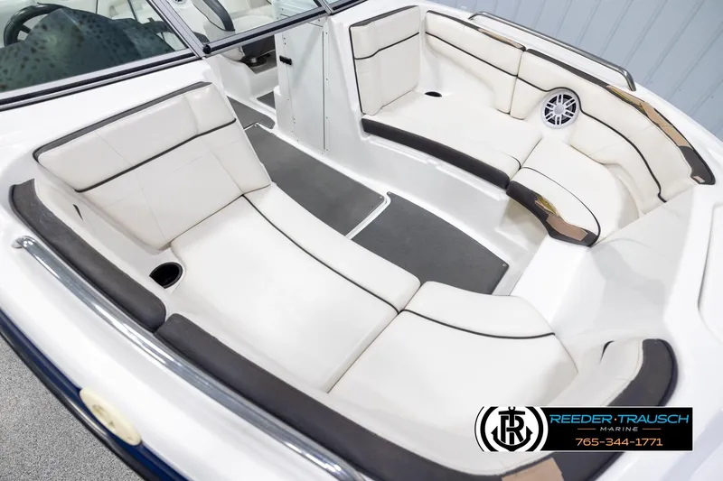 Slide: The Image of 2013 Yamaha Boats 210 SX interior with white seating and speaker. - 9