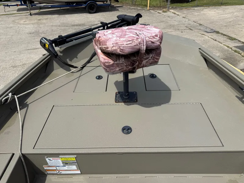 Slide: The Image of 2021 Alumacraft 2072 SC boat deck with camo seat and trolling motor. - 4