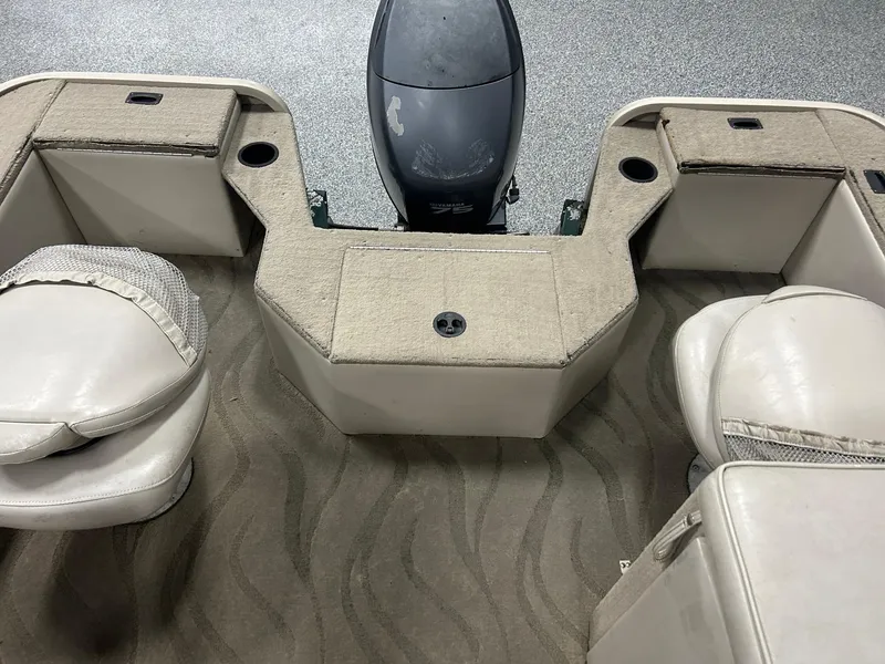 Slide: The Image of 2003 Crestliner LSi Angler 2485 boat interior with seating and motor. - 15