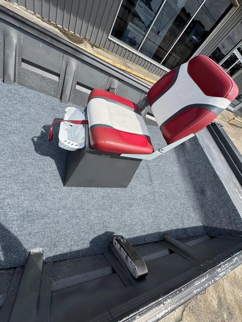 Slide: The Image of Red and white boat seat on a 1998 Xpress 15' model. - 9