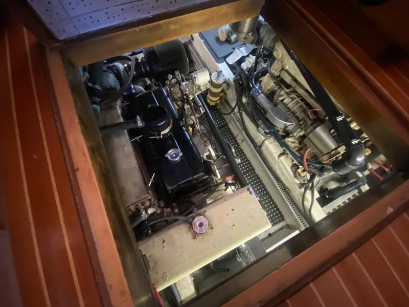 Slide: The Image of Salon access to engines - 105