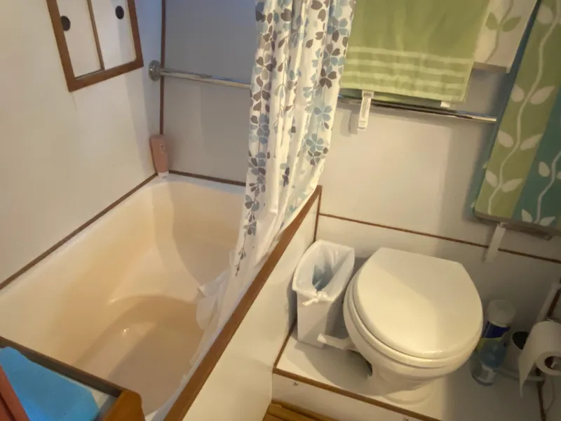 Slide: The Image of Master head with bathtub/shower - 79