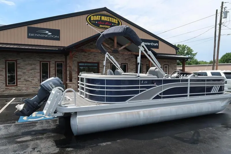 Slide: The Image of 2024 Bennington L Entertainment 23 LPD pontoon boat parked outside Boat Masters Marine. - 4