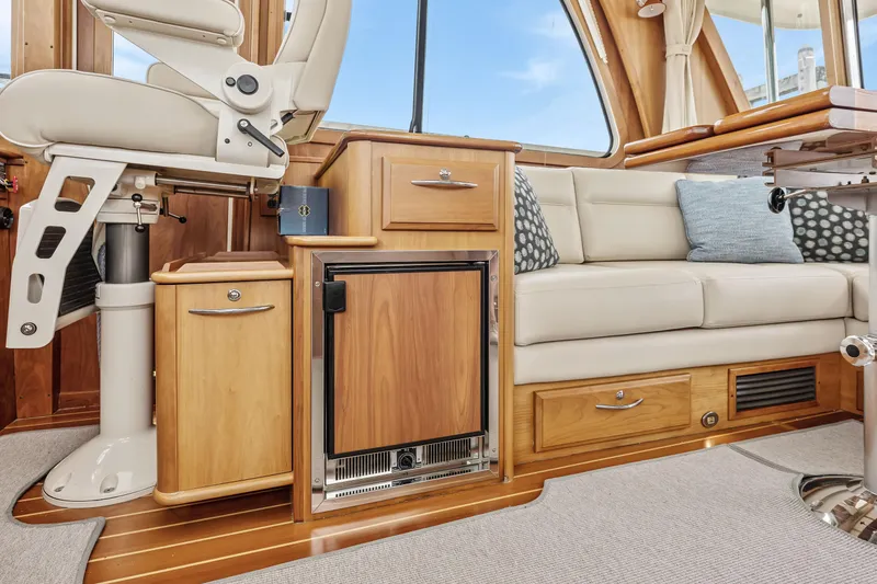 Slide: The Image of Salon Settee Cabinet - 12