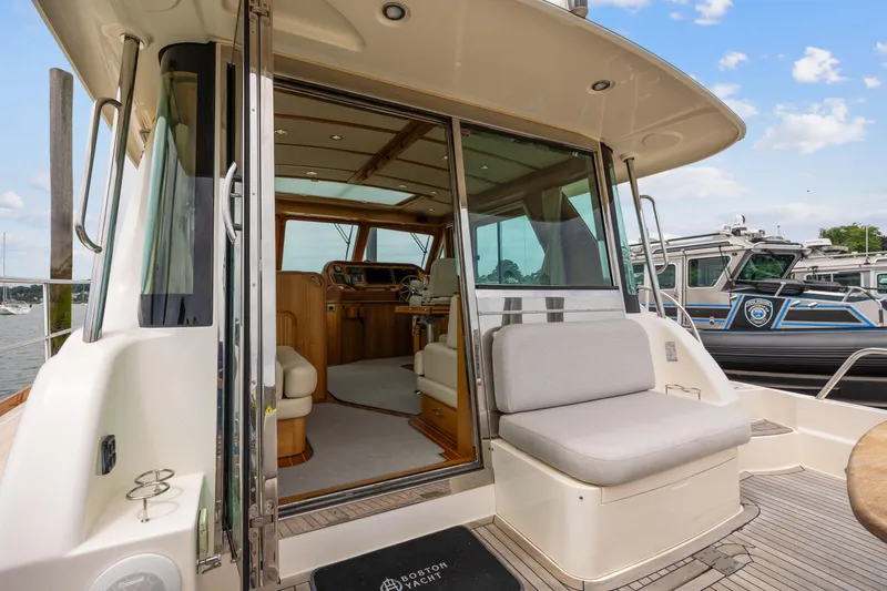 Slide: The Image of Salon Entrance - 9