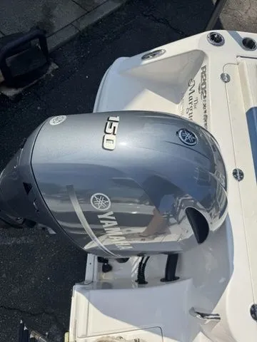 Slide: The Image of Robalo R202EX 2023 - 11