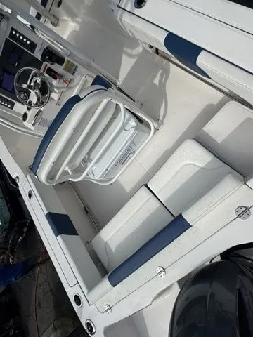 Slide: The Image of Robalo R202EX 2023 - 14