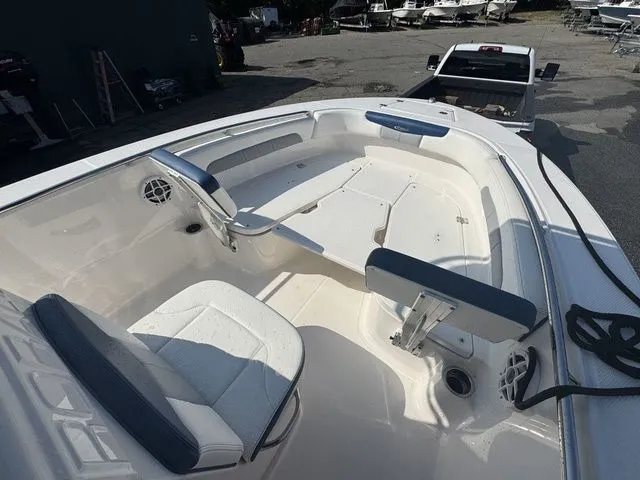 Slide: The Image of Robalo R202EX 2023 - 7