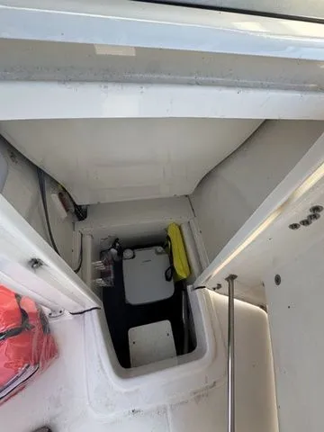 Slide: The Image of Robalo R202EX 2023 - 9