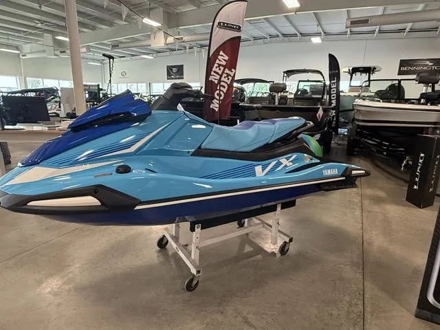 Slide: The Image of Yamaha VXDELUXE 2025 - 3