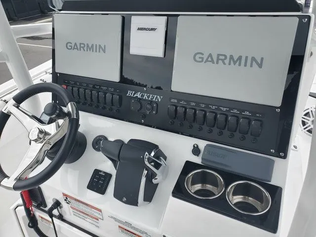 Slide: The Image of Blackfin 252CC 2024 - 14