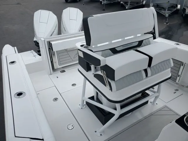 Slide: The Image of Blackfin 252CC 2024 - 17