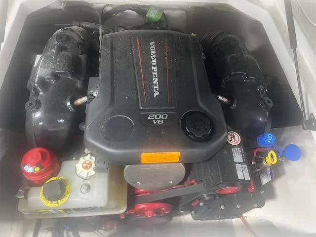 Slide: The Image of Volvo Penta 200 V6 engine in a 2018 Chaparral 21 H2O Sport boat. - 14