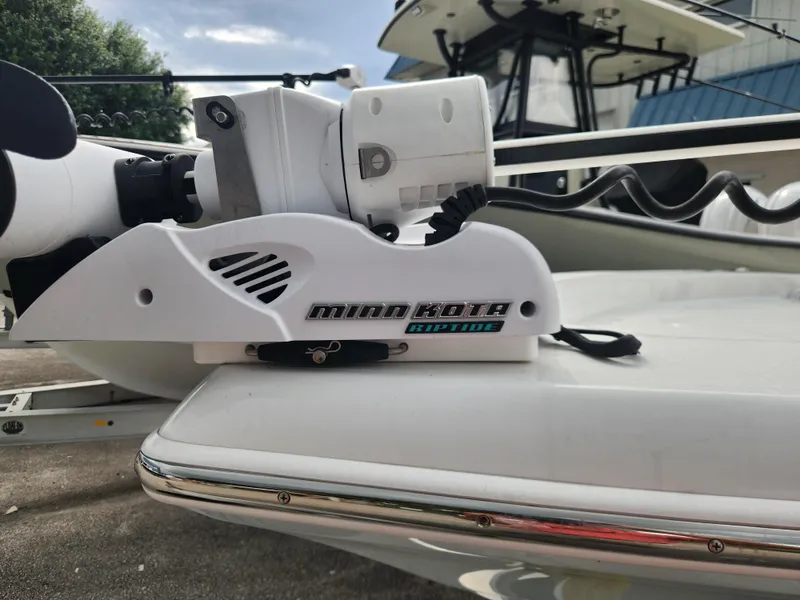Slide: The Image of Minn Kota Riptide motor on 2018 Islamorada Boatworks Morada 24. - 5